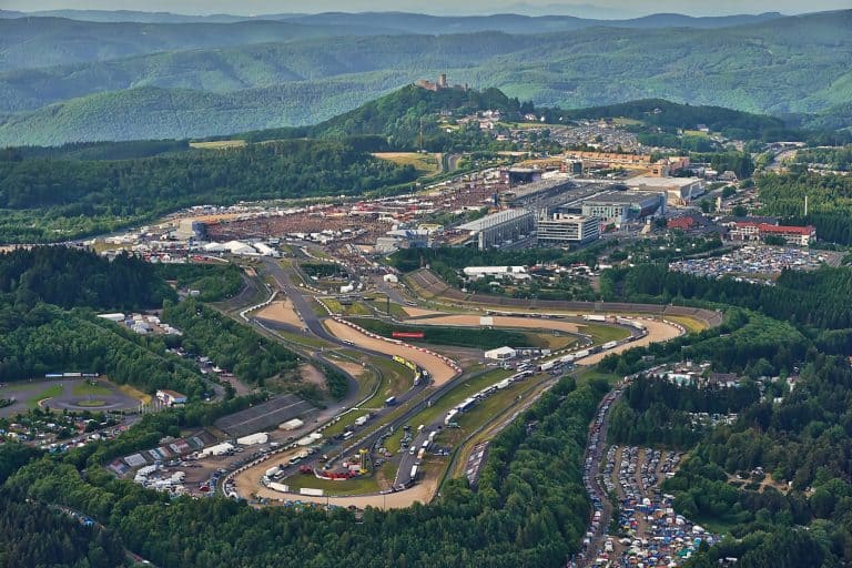 111/ Rock am Ring Nürburgring, Luftaufnamen. EUROPA, Deutschland, Rheinland-Pfalz, Adenau, Nuerburg, Nuerburgring, Nordschleife, 14/06/07 19:19:38: Copyright by Robert Kah / imagetrust Veröffentlichung nur nach Rücksprache mit dem Bildautor.